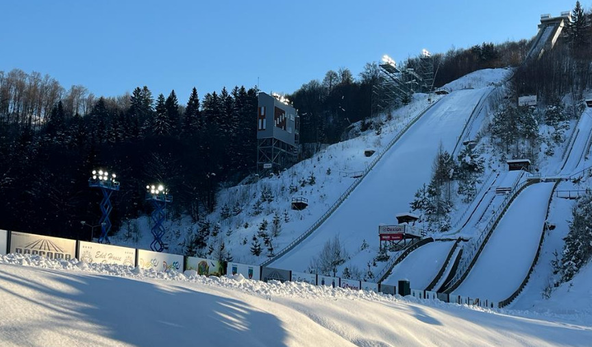 Vedetele din lumea săriturilor cu schiurile care concurează la Râșnov | MyTex.ro