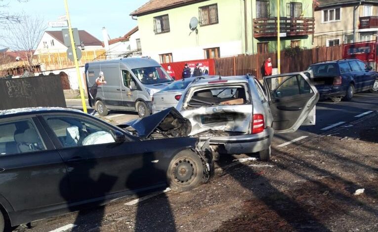 Accident cu două victime pe strada Crinului din Brașov 3 Accident cu două victime | MyTex.ro