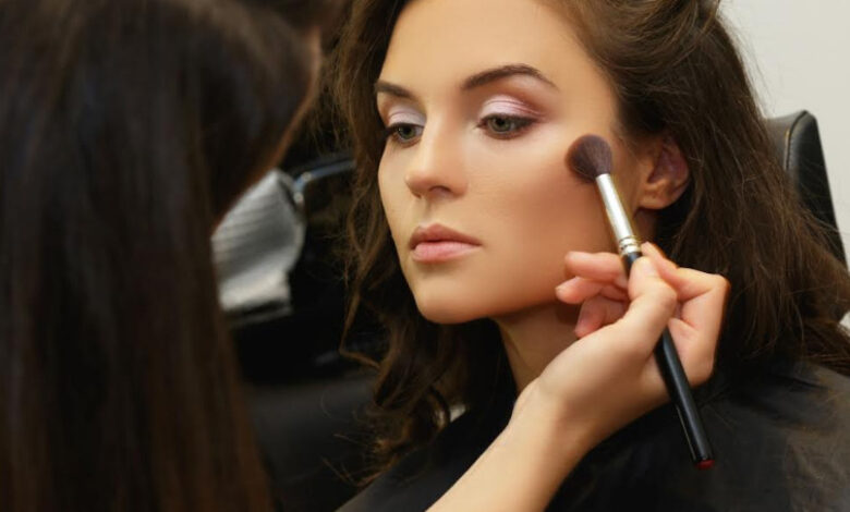<strong>Ce transformări spectaculoase poate aduce în viața ta un curs de make-up</strong> 3 | MyTex.ro