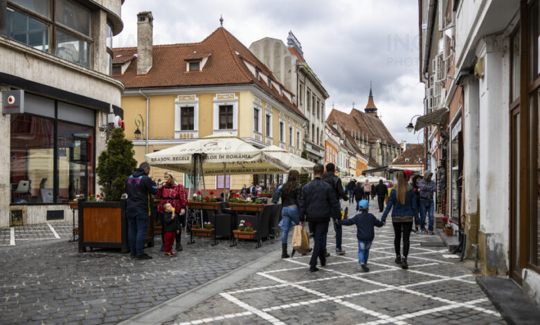 Au reapărut terasele în centrul Brașovului 3 Au reapărut terasele în centrul Brașovului | MyTex.ro