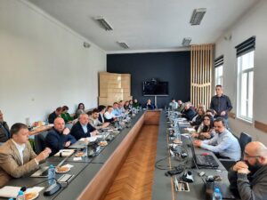 Conexiunea rutieră cu Aeroportul și trenul metropolitan | MyTex.ro