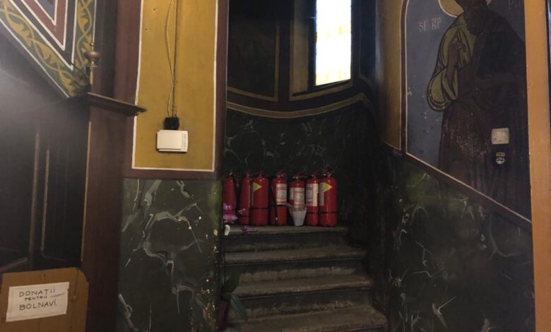 Controale în biserici și în mănăstiri / Ce recomandări au pompierii pentru Paști 3 Controale în biserici și în mănăstiri | MyTex.ro