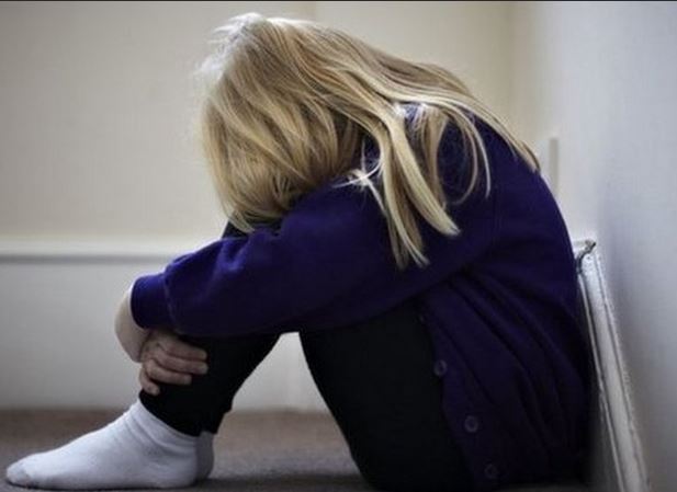 O fetiță de 10 ani și-a dat tatăl pe mâna poliției 3 O fetiță de 10 ani și-a dat tatăl pe mâna poliției | MyTex.ro