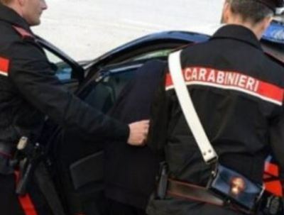 Un român din Italia a ameninţat că-şi va arunca fiica pe geam | MyTex.ro