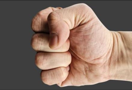Femeie bătută cu brutalitate după ce și-a depus demisia 3 Femeie bătută cu brutalitate după ce și-a depus demisia | MyTex.ro