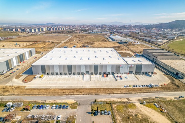 8.500 mp de spațiu logistic închiriat la Brașov / DB Schenker este compania beneficiară 3 8.500 mp de spațiu logistic închiriat la Brașov | MyTex.ro