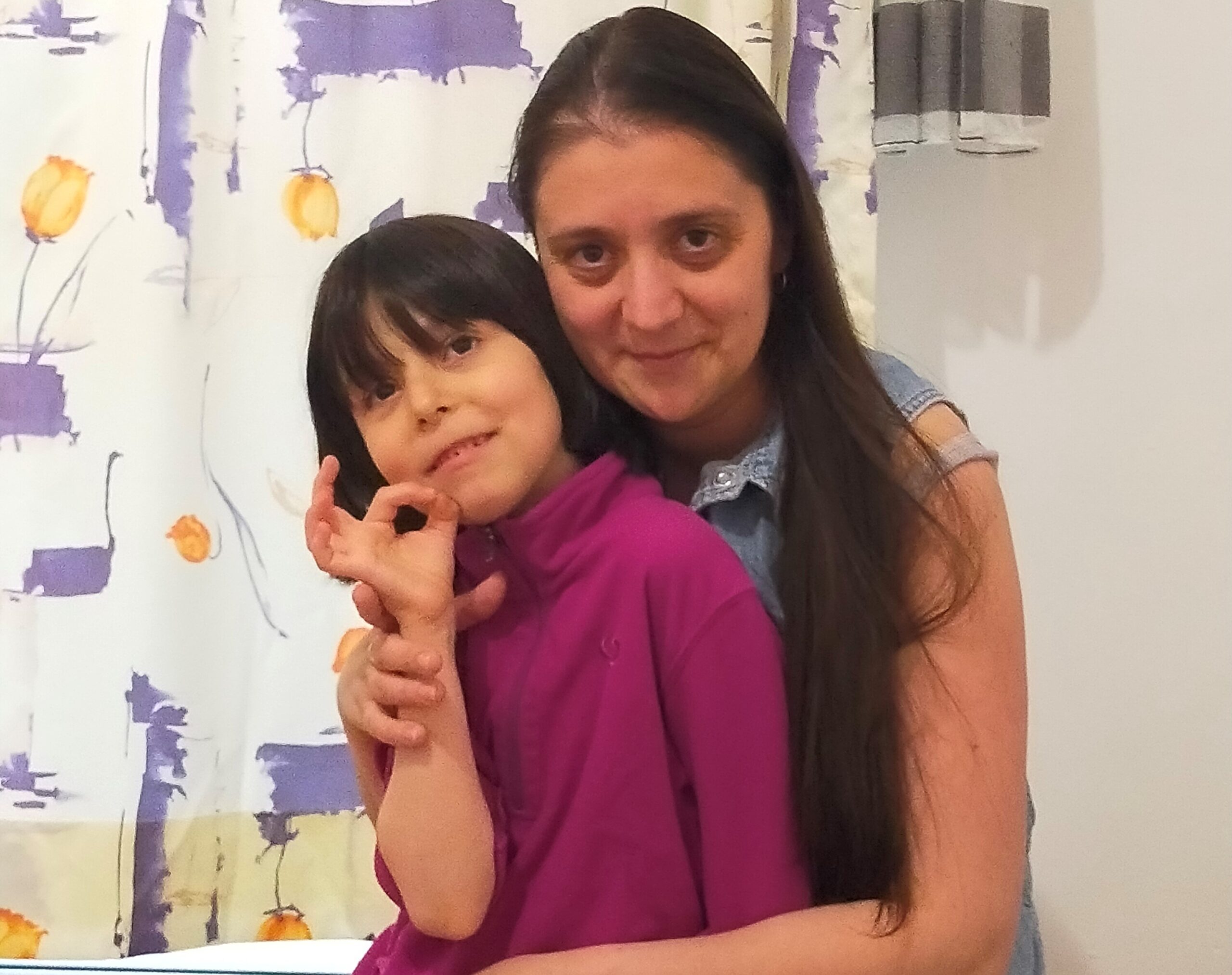O fetiță de 3 ani și-a găsit mama fără suflare | MyTex.ro