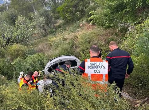 A supraviețuit după ce a căzut cu mașina 50 de metri 3 A supraviețuit după ce a căzut cu mașina 50 de metri | MyTex.ro