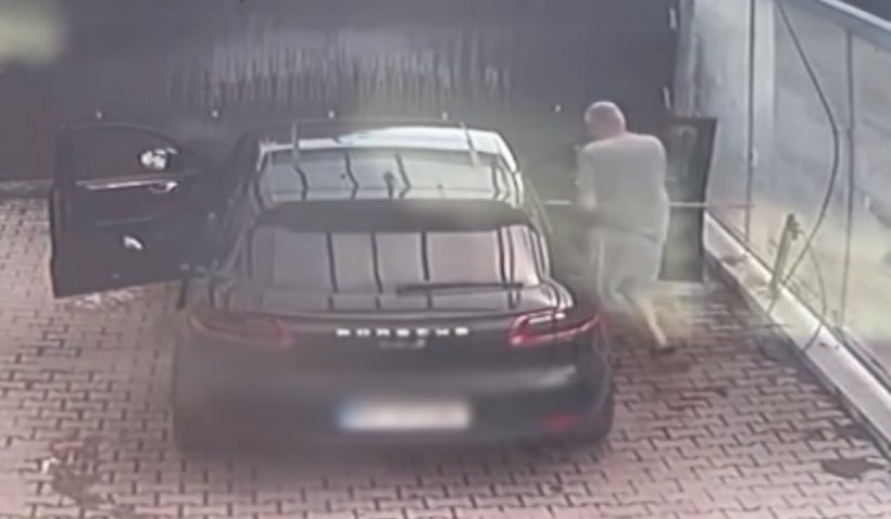 Șoferul cu Porsche explică episodul găleata și mopul | MyTex.ro