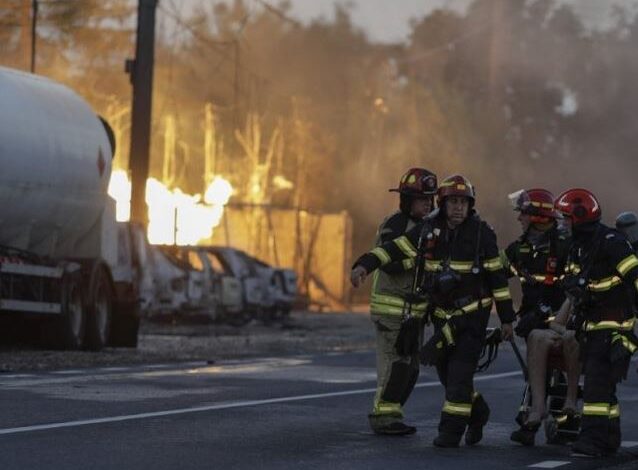 Un mort și zeci de răniți, cei mai mulți pompieri, după explozii și incendiu la o stație GPL 3 Un mort și zeci de răniți | MyTex.ro
