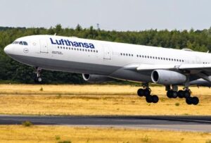 Directorul unei companii aeriene a lucrat o zi ca însoțitor de zbor | MyTex.ro