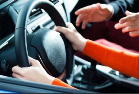 Şoferiţă depistată de poliţişti fără permis | MyTex.ro