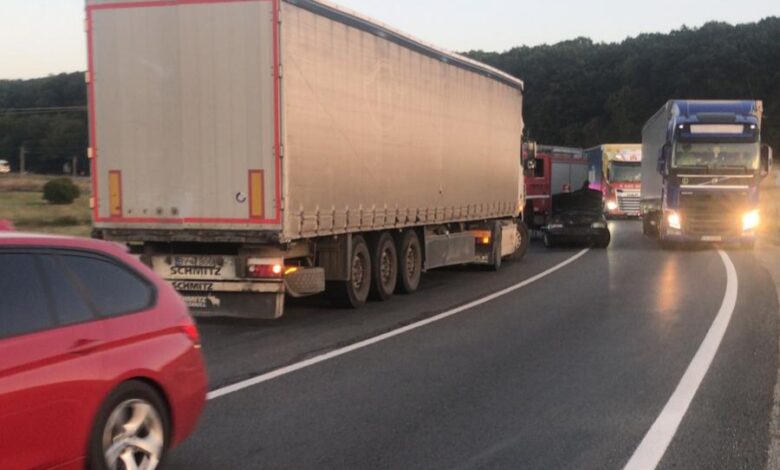 Ultima oră. Șoferiță rănită într-un accident pe DN 13, în județul Brașov 3 Șoferiță | MyTex.ro