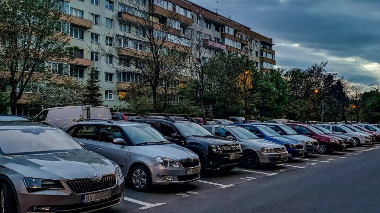 Aproape 1.500 de locuri de parcare neatribuite | MyTex.ro