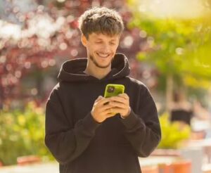 Un tânăr de 18 ani a devenit milionar în câteva clipe | MyTex.ro