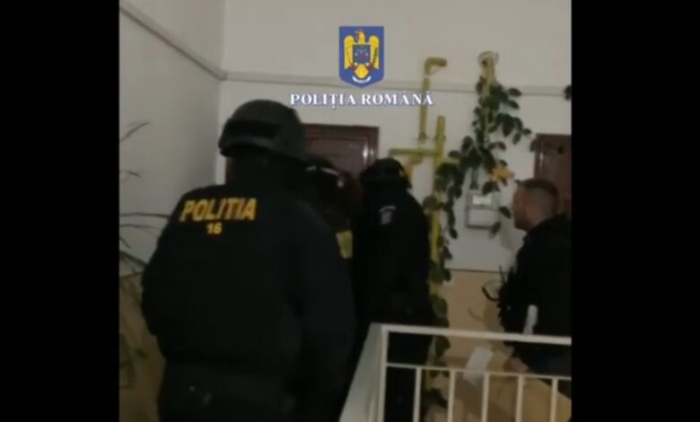 Percheziții și la Brașov, în această dimineață (video)! Cărți de identitate false, folosite pentru... 3 Percheziții | MyTex.ro