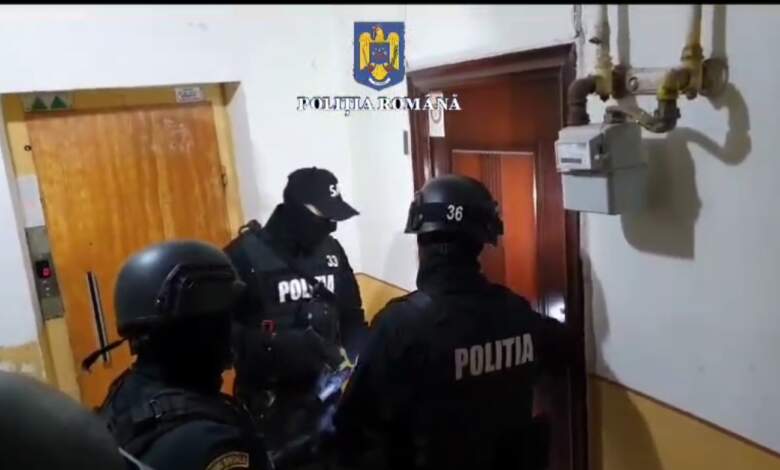 Cinci inculpați, între care un taximetrist, au fost arestați preventiv la Brașov în dosarul de proxenetism / cămătărie 3 Cinci | MyTex.ro