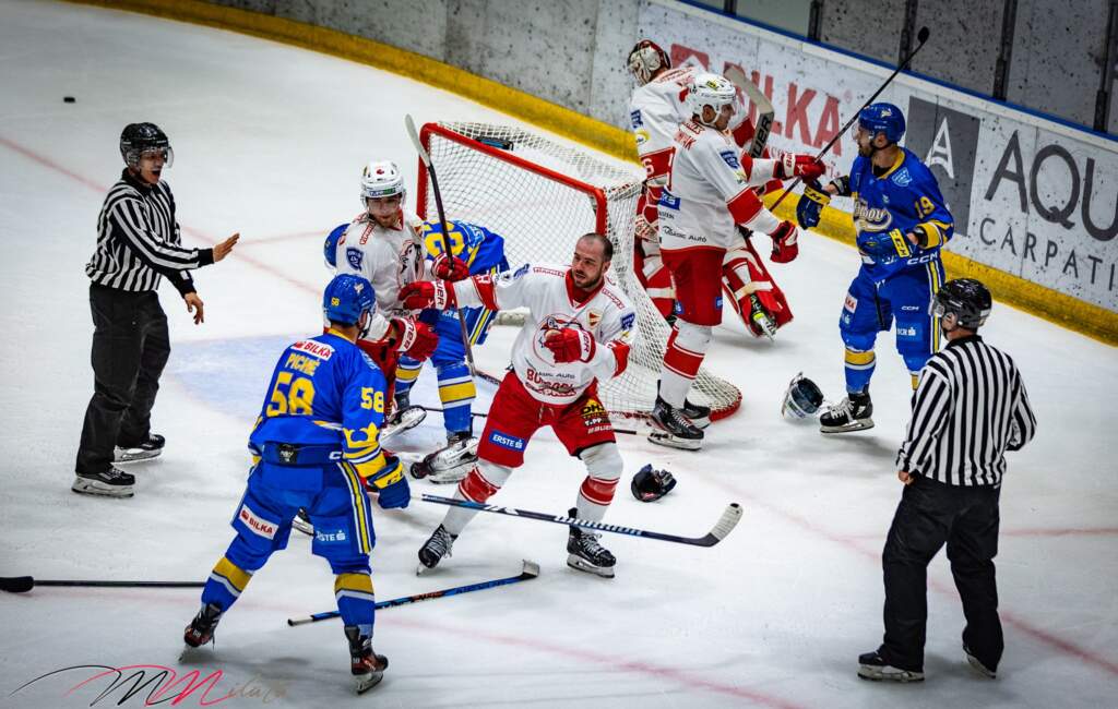 Corona, meci de coşmar la Patinoarul „Olimpic”. Corecţie dură pentru „lupi” 7 Corona | MyTex.ro