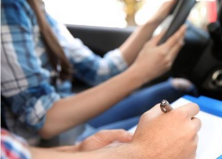 Tânără de 18 ani, agresată sexual de instructorul auto 3 Tânără de 18 ani | MyTex.ro