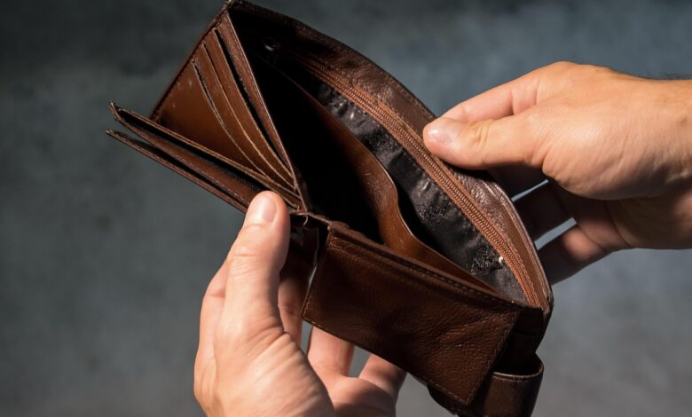 Românul e „sclavul” statului / Cât dintr-un salariu se duce pe taxe și impozite 3 Românul | MyTex.ro