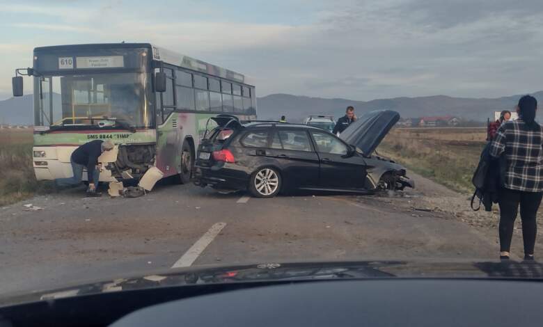 Ultima oră. Autobuz RATBV, implicat într-un accident rutier 3 Autobuz | MyTex.ro