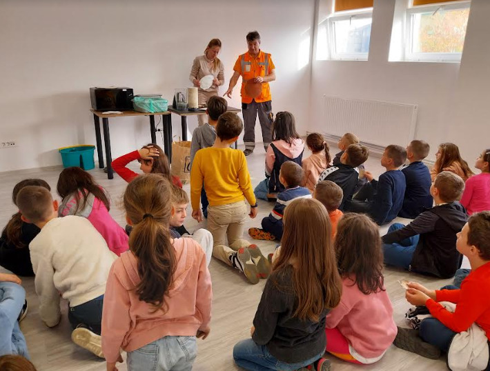 DS Smith Zărnești își extinde angajamentul față de educație și în 2024, cu noi oportunități pentru elevii din învățământul primar 7 | MyTex.ro