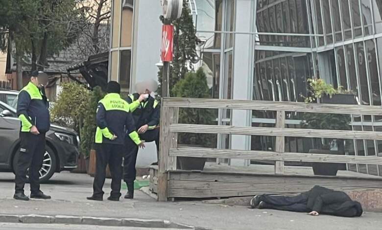 Țigară și cafeluță lângă un om căzut pe stradă?! O nouă sesizare gravă, de la Codlea! 3 O nouă | MyTex.ro
