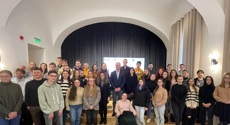 Ce au primit șefii de promoție de la Universitatea Transilvania Brașov | MyTex.ro