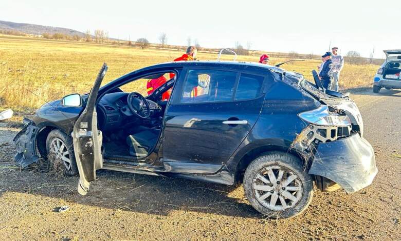 Autoturism răsturnat, în județul Brașov! Două victime 3 Autoturism | MyTex.ro