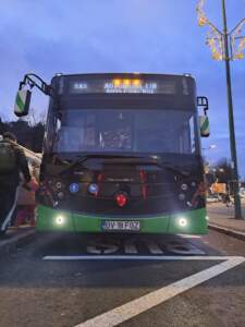 Moș Crăciun a făcut prima cursă cu autobuzul său prin Brașov | MyTex.ro