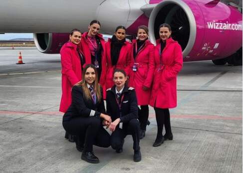 Echipaj Wizz Air 100% feminin / Ce zbor a deservit 5 Echipaj Wizz Air 100% feminin | MyTex.ro