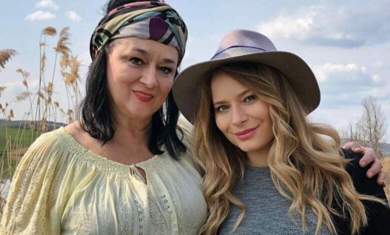 Laura Cosoi este în doliu, după ce și-a pierdut și mama... 3 Laura | MyTex.ro