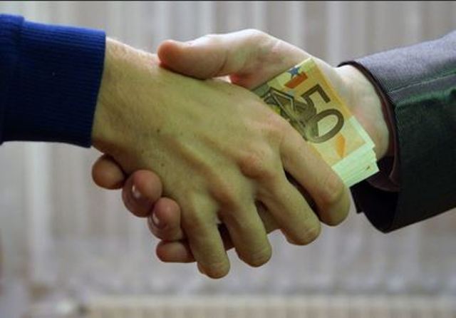 Directorul Casei de Asigurări de Sănătate Maramureș, cercetat pentru luare de mită 3 Directorul | MyTex.ro