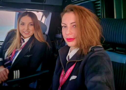 Echipaj Wizz Air 100% feminin / Ce zbor a deservit 7 Echipaj Wizz Air 100% feminin | MyTex.ro
