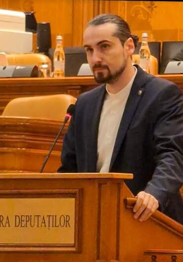 Parlamentarii USR Irineu Darău și Andrei Miftode au depus un proiect legislativ pentru creșterea siguranței în școli 7 | MyTex.ro