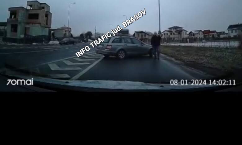 Ultima oră. Autobuz implicat într-un accident, în Brașov 3 Accident | MyTex.ro