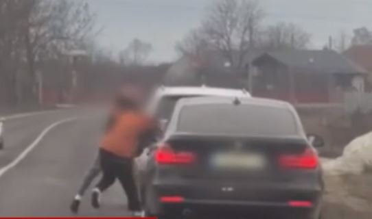 Bătaie între doi șoferi, pe DN 1, în județul Brașov 3 bătaie | MyTex.ro