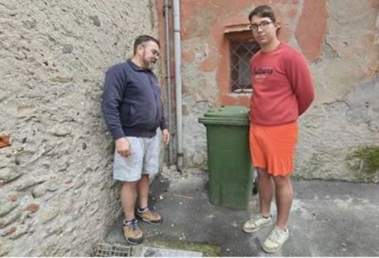 Un bărbat a salvat un bebeluș aruncat la gunoi 3 Un bărbat a salvat un bebeluș aruncat la gunoi | MyTex.ro
