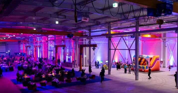 S-a deschis o unitate de producție extinsă în Brașov / Peste 8.000 de metri pătrați, circa 130 de angajați 1 S-a deschis o unitate de producție extinsă în Brașov | MyTex.ro