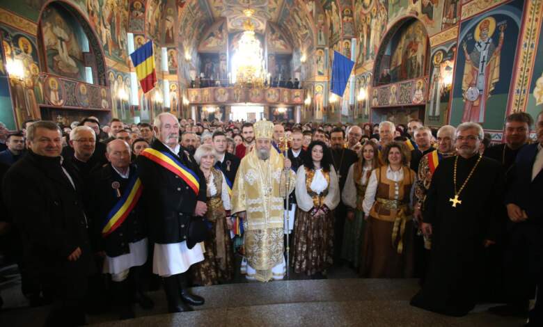 Mitropolitul Ardealului slujește din nou la Brașov / Junii, invitați la sărbătoare 3 Mitropolitul Ardealului slujește din nou la Brașov | MyTex.ro