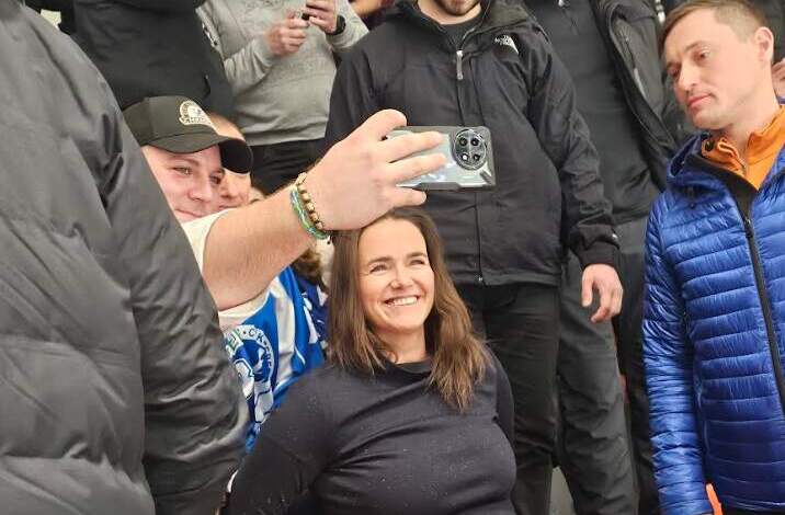 Președintele Ungariei - baie de mulțime la Brașov / Ce a mâncat Katalin Novak la Patinoarul Olimpic 7 Președintele Ungariei - baie de mulțime la Brașov | MyTex.ro