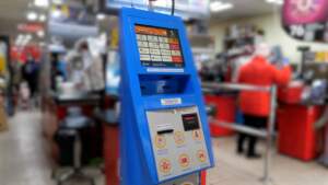Coadă pentru dat bani | MyTex.ro