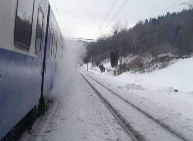 Trenurile circulă cu restricție de viteză / Blocaj între Predeal și Brașov 3 Trenurile circulă cu restricție de viteză | MyTex.ro