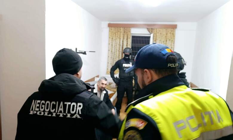 Negocieri într-un hotel din Brașov, pentru salvarea unui bărbat 3 Negocieri | MyTex.ro