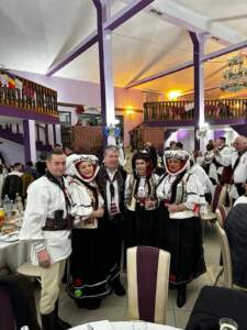 Politicieni brașoveni la bal popular | MyTex.ro