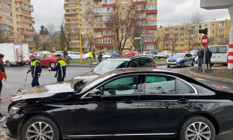 Accident cu victimă la intersecția străzilor Zizinului și Crinului, din Brașov 3 Accident | MyTex.ro