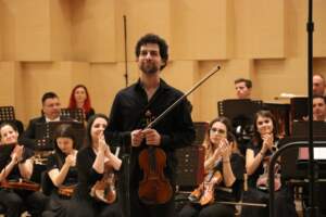 Violonist brașovean și dirijor britanico-canadian la Sala Patria | MyTex.ro