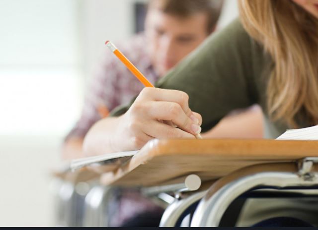 Elevii care au Paștele duminică pot lipsi trei zile. La profesori e nevoie de o analiză 3 Elevii care au Paștele duminică pot lipsi trei zile. La profesori e nevoie de o analiză | MyTex.ro