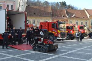 Pompierii brașoveni își prezintă tehnica în Piața Sfatului | MyTex.ro
