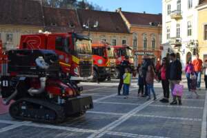 Pompierii brașoveni își prezintă tehnica în Piața Sfatului | MyTex.ro